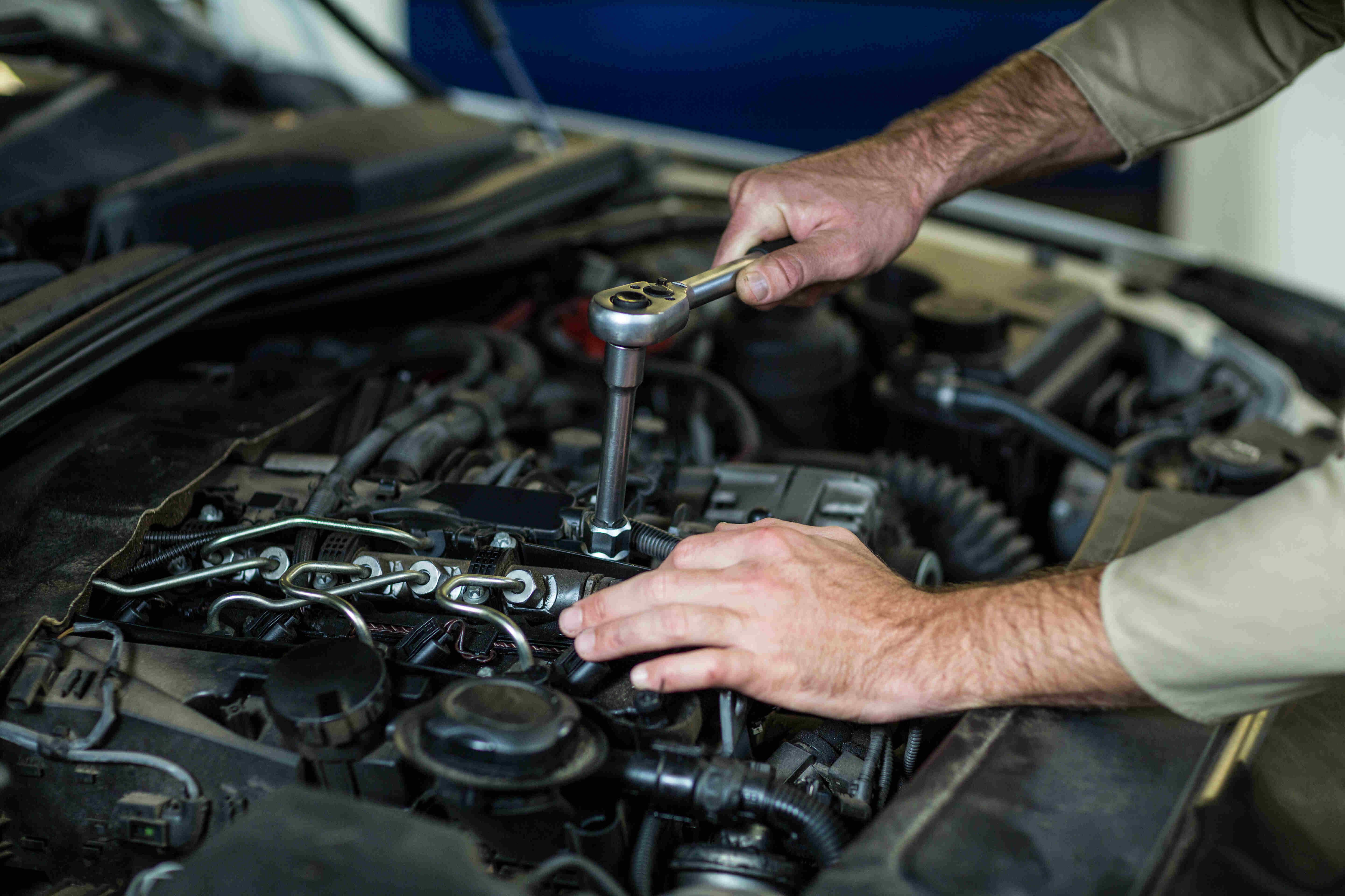 How to Get Mobile Car Servicing in the UK — Pros, Cons, Cost-Saving